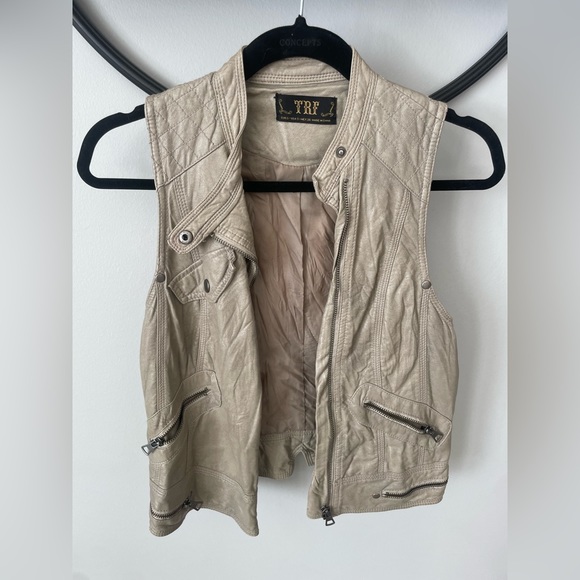 Vest - Picture 1 of 4